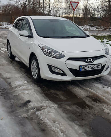 Білий Хендай i30, об'ємом двигуна 1.59 л та пробігом 140 тис. км за 10800 $, фото 1 на Automoto.ua