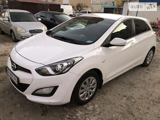 Белый Хендай i30, объемом двигателя 1.4 л и пробегом 126 тыс. км за 7350 $, фото 4 на Automoto.ua