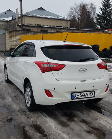 Білий Хендай i30, об'ємом двигуна 1.59 л та пробігом 140 тис. км за 10800 $, фото 5 на Automoto.ua