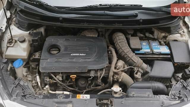 Белый Хендай i30, объемом двигателя 1.58 л и пробегом 219 тыс. км за 8500 $, фото 18 на Automoto.ua