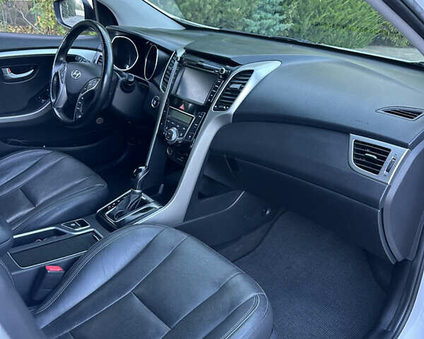 Белый Хендай i30, объемом двигателя 1.59 л и пробегом 125 тыс. км за 13800 $, фото 8 на Automoto.ua