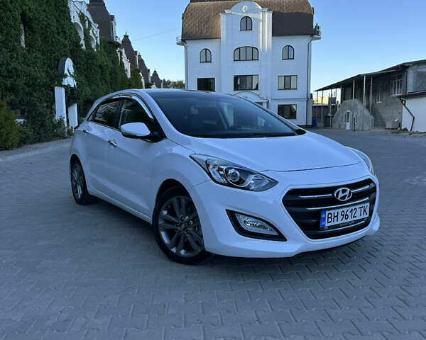 Білий Хендай i30, об'ємом двигуна 1.58 л та пробігом 125 тис. км за 12000 $, фото 3 на Automoto.ua
