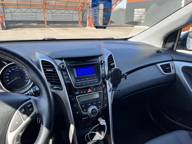Белый Хендай i30, объемом двигателя 1.6 л и пробегом 131 тыс. км за 12500 $, фото 23 на Automoto.ua