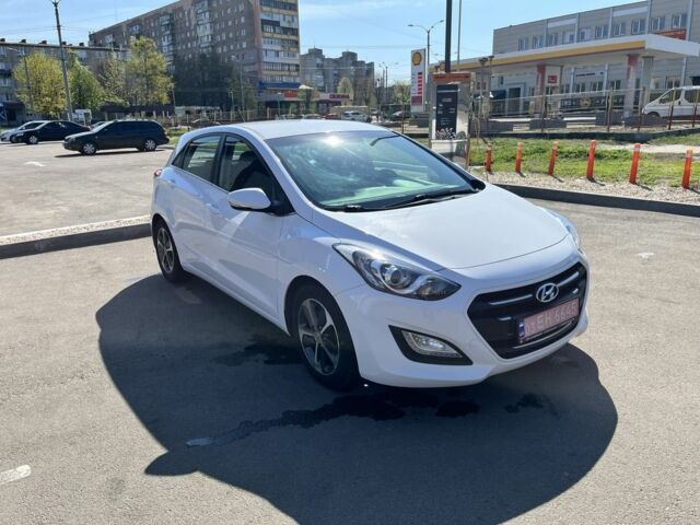 Белый Хендай i30, объемом двигателя 1.6 л и пробегом 131 тыс. км за 12500 $, фото 7 на Automoto.ua