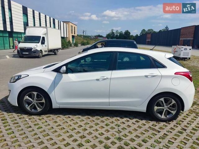 Белый Хендай i30, объемом двигателя 1.58 л и пробегом 219 тыс. км за 8500 $, фото 5 на Automoto.ua