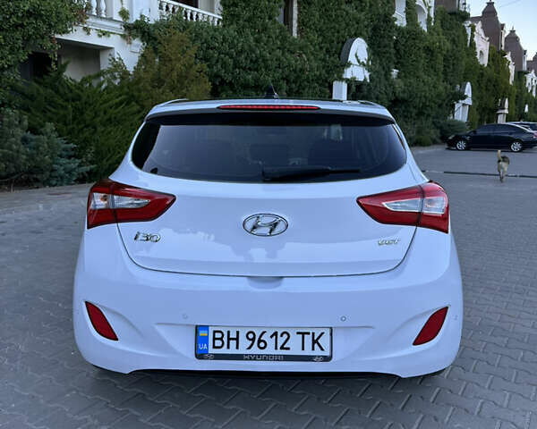 Белый Хендай i30, объемом двигателя 1.59 л и пробегом 125 тыс. км за 13800 $, фото 20 на Automoto.ua