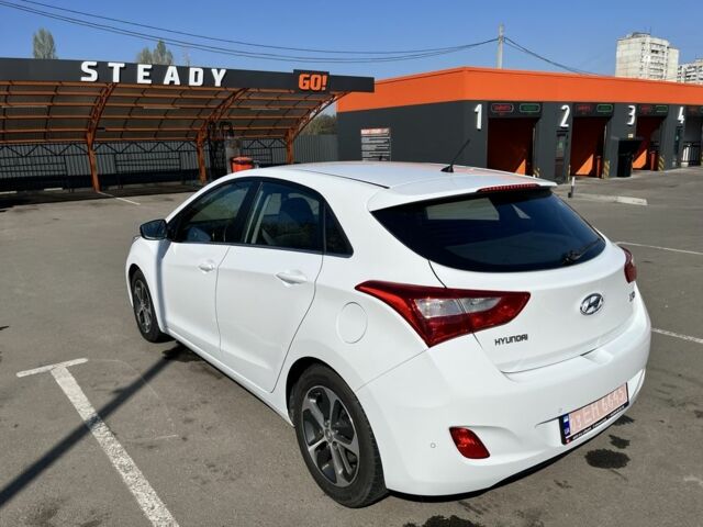 Белый Хендай i30, объемом двигателя 1.6 л и пробегом 131 тыс. км за 12500 $, фото 5 на Automoto.ua