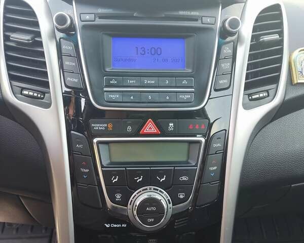 Белый Хендай i30, объемом двигателя 1.58 л и пробегом 219 тыс. км за 8500 $, фото 10 на Automoto.ua
