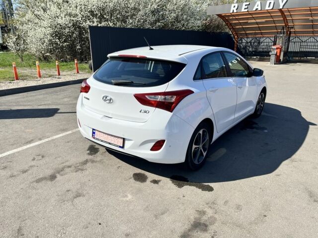 Белый Хендай i30, объемом двигателя 1.6 л и пробегом 131 тыс. км за 12500 $, фото 2 на Automoto.ua