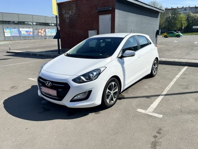 Белый Хендай i30, объемом двигателя 1.6 л и пробегом 131 тыс. км за 12500 $, фото 1 на Automoto.ua