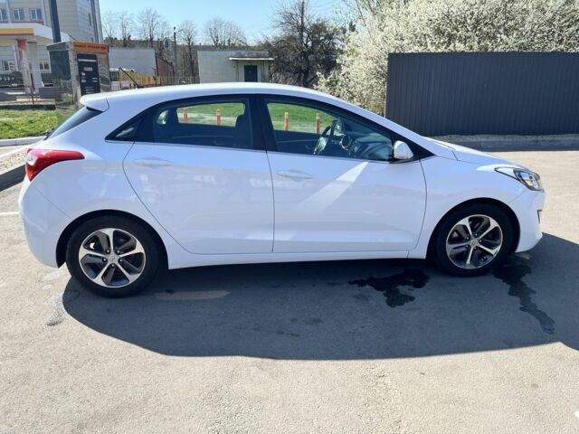Белый Хендай i30, объемом двигателя 1.6 л и пробегом 131 тыс. км за 12500 $, фото 6 на Automoto.ua