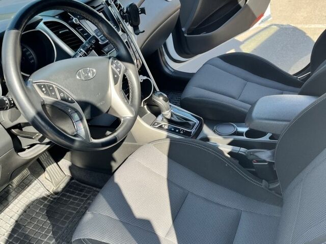 Белый Хендай i30, объемом двигателя 1.6 л и пробегом 131 тыс. км за 12500 $, фото 17 на Automoto.ua