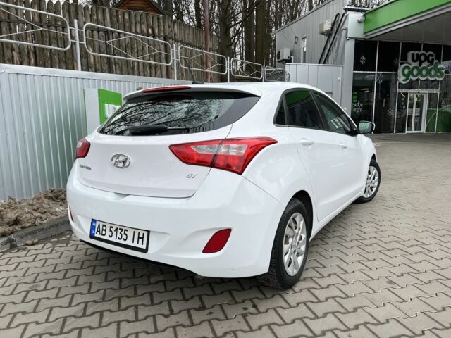 Білий Хендай i30, об'ємом двигуна 2 л та пробігом 135 тис. км за 9800 $, фото 2 на Automoto.ua