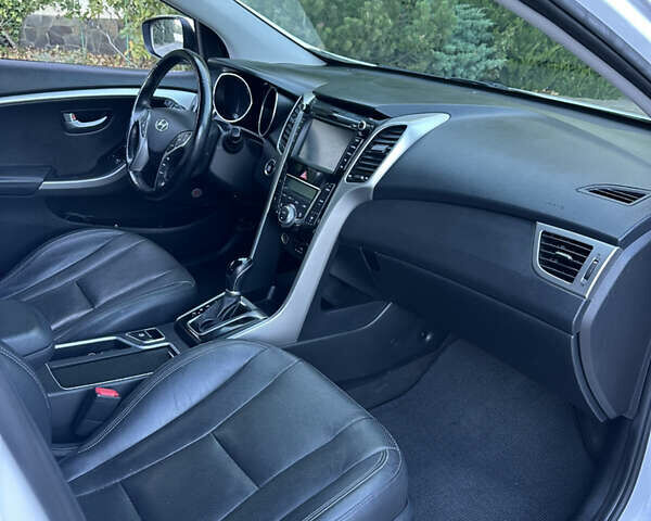 Белый Хендай i30, объемом двигателя 1.59 л и пробегом 125 тыс. км за 13800 $, фото 9 на Automoto.ua