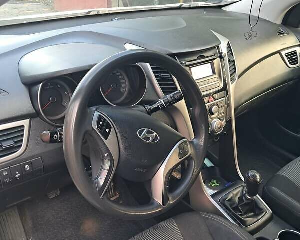 Хендай i30 2017 в Одессе на Automoto.ua Белый Хендай i30, объемом двигателя 1.58 л и пробегом 260 тыс. км за 10700 $, фото 1 на Automoto.ua