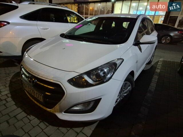 Белый Хендай i30, объемом двигателя 1.58 л и пробегом 260 тыс. км за 9200 $, фото 8 на Automoto.ua