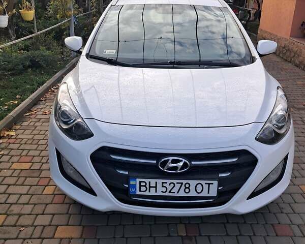 Хендай i30 2017 в Одессе на Automoto.ua Белый Хендай i30, объемом двигателя 1.58 л и пробегом 260 тыс. км за 10700 $, фото 3 на Automoto.ua