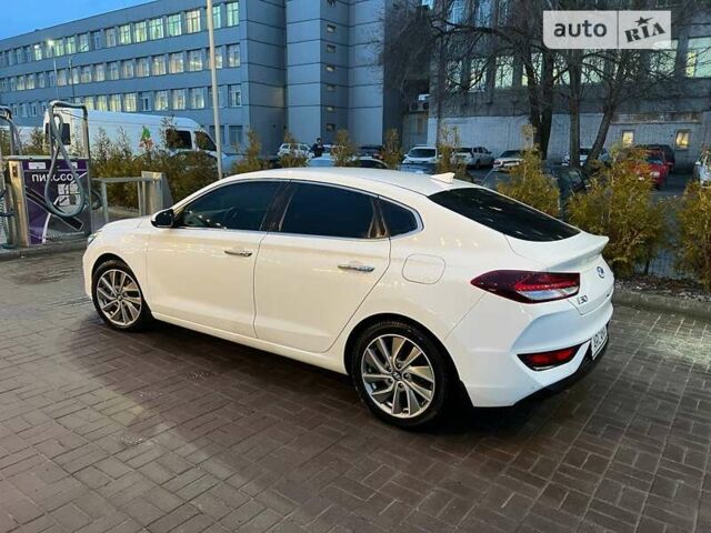 Білий Хендай i30, об'ємом двигуна 1.35 л та пробігом 88 тис. км за 13000 $, фото 3 на Automoto.ua