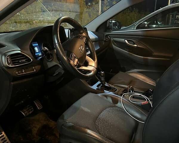 Білий Хендай i30, об'ємом двигуна 1.35 л та пробігом 88 тис. км за 13000 $, фото 22 на Automoto.ua