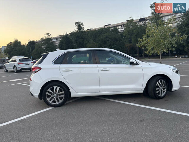 Белый Хендай i30, объемом двигателя 1.59 л и пробегом 72 тыс. км за 16000 $, фото 11 на Automoto.ua