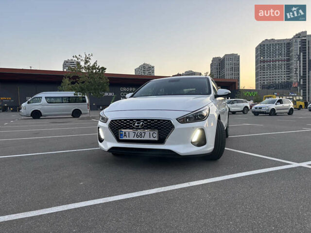 Белый Хендай i30, объемом двигателя 1.59 л и пробегом 72 тыс. км за 16000 $, фото 2 на Automoto.ua