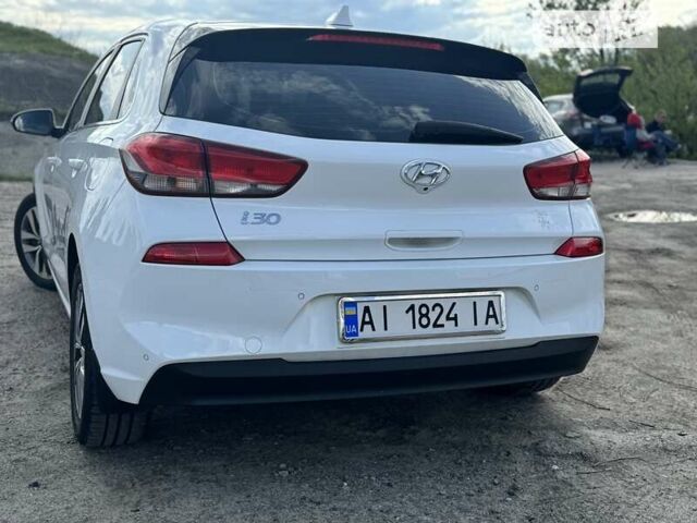 Белый Хендай i30, объемом двигателя 1.59 л и пробегом 65 тыс. км за 16850 $, фото 3 на Automoto.ua