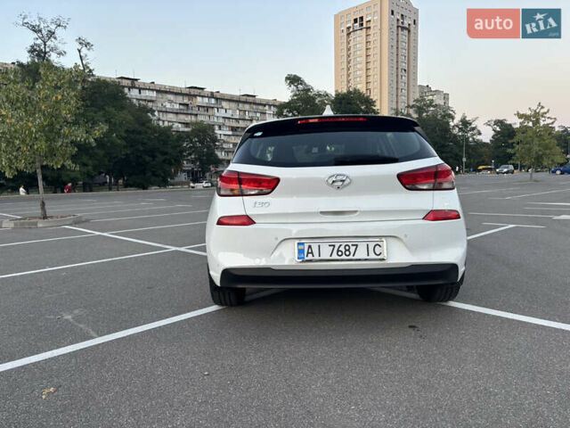 Белый Хендай i30, объемом двигателя 1.59 л и пробегом 72 тыс. км за 16000 $, фото 7 на Automoto.ua