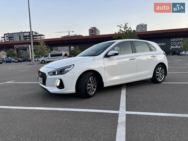 Белый Хендай i30, объемом двигателя 1.59 л и пробегом 72 тыс. км за 16000 $, фото 3 на Automoto.ua