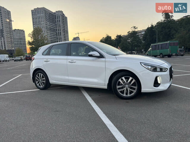 Белый Хендай i30, объемом двигателя 1.59 л и пробегом 72 тыс. км за 16000 $, фото 12 на Automoto.ua
