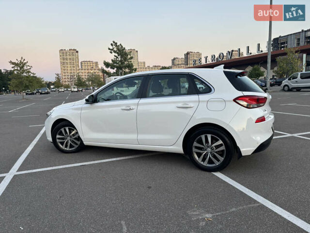 Белый Хендай i30, объемом двигателя 1.59 л и пробегом 72 тыс. км за 16000 $, фото 5 на Automoto.ua
