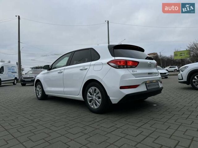 Белый Хендай i30, объемом двигателя 1.5 л и пробегом 56 тыс. км за 16843 $, фото 15 на Automoto.ua