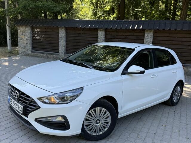 Белый Хендай i30, объемом двигателя 1.5 л и пробегом 68 тыс. км за 12999 $, фото 1 на Automoto.ua
