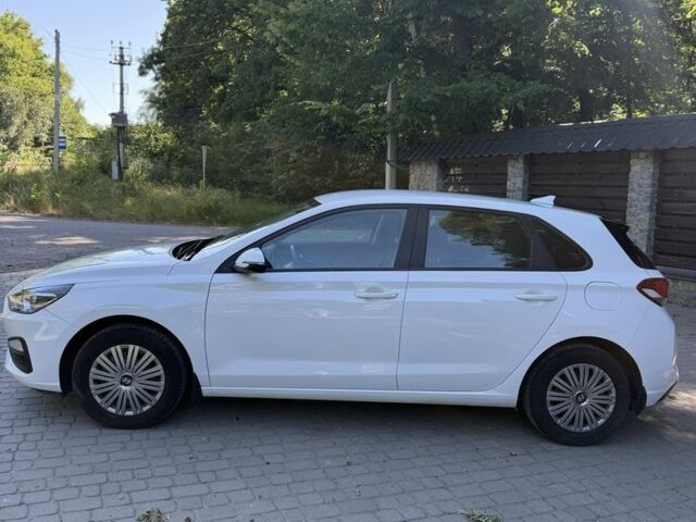 Белый Хендай i30, объемом двигателя 1.5 л и пробегом 68 тыс. км за 12999 $, фото 4 на Automoto.ua