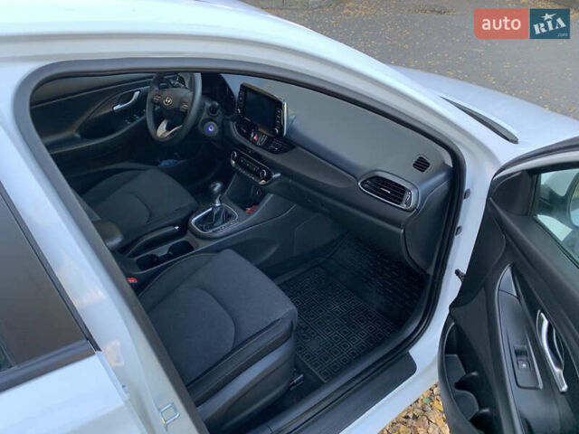 Белый Хендай i30, объемом двигателя 1.5 л и пробегом 70 тыс. км за 13800 $, фото 10 на Automoto.ua