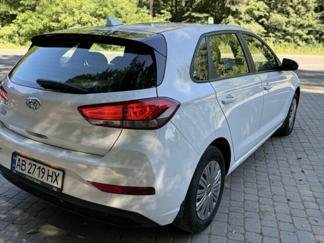 Белый Хендай i30, объемом двигателя 1.5 л и пробегом 68 тыс. км за 12999 $, фото 6 на Automoto.ua
