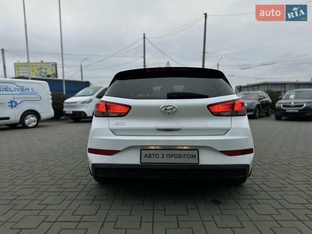 Белый Хендай i30, объемом двигателя 1.5 л и пробегом 56 тыс. км за 16843 $, фото 12 на Automoto.ua