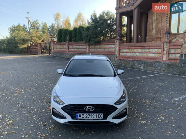 Белый Хендай i30, объемом двигателя 1.5 л и пробегом 70 тыс. км за 13800 $, фото 2 на Automoto.ua