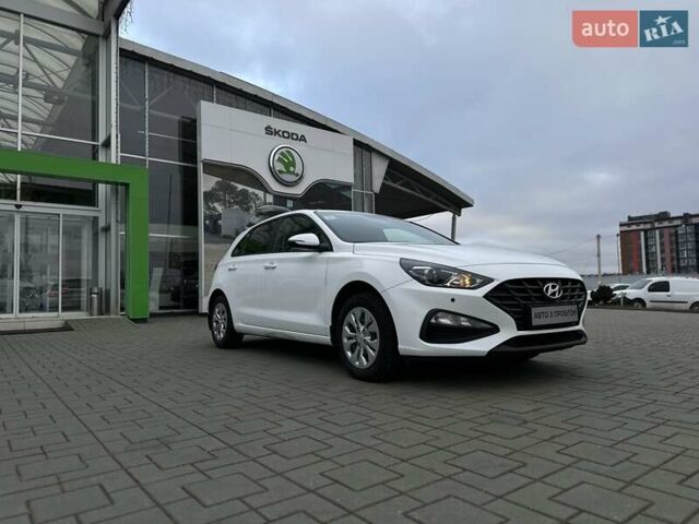 Белый Хендай i30, объемом двигателя 1.5 л и пробегом 56 тыс. км за 16843 $, фото 5 на Automoto.ua