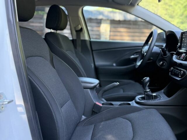Белый Хендай i30, объемом двигателя 1.5 л и пробегом 68 тыс. км за 12999 $, фото 22 на Automoto.ua