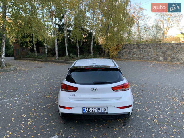 Белый Хендай i30, объемом двигателя 1.5 л и пробегом 70 тыс. км за 13800 $, фото 7 на Automoto.ua