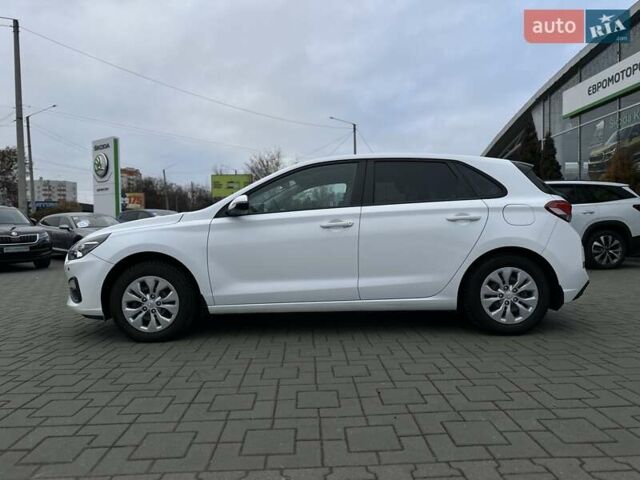Белый Хендай i30, объемом двигателя 1.5 л и пробегом 56 тыс. км за 16843 $, фото 8 на Automoto.ua