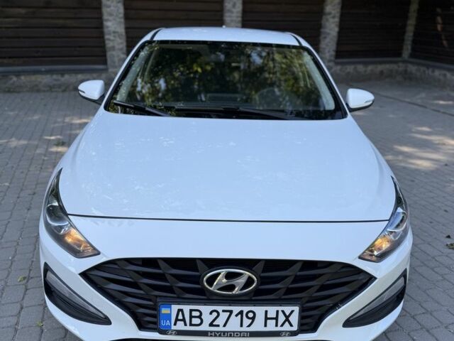 Белый Хендай i30, объемом двигателя 1.5 л и пробегом 68 тыс. км за 12999 $, фото 13 на Automoto.ua