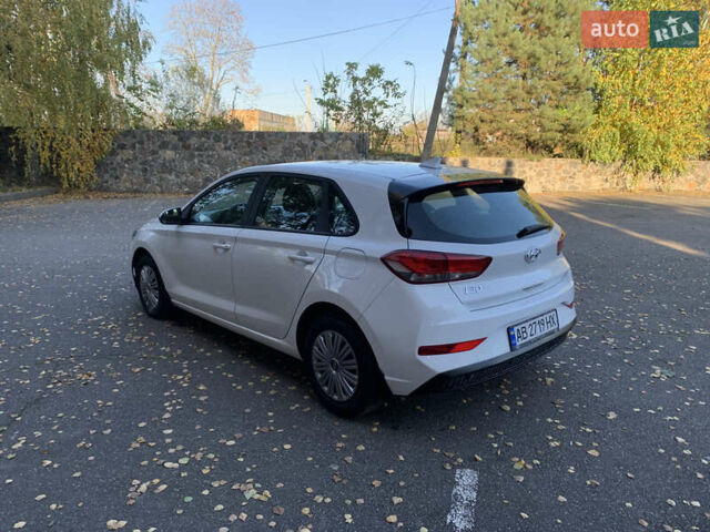Белый Хендай i30, объемом двигателя 1.5 л и пробегом 70 тыс. км за 13800 $, фото 5 на Automoto.ua