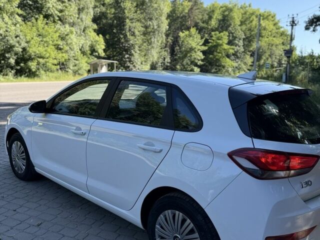Белый Хендай i30, объемом двигателя 1.5 л и пробегом 68 тыс. км за 12999 $, фото 3 на Automoto.ua