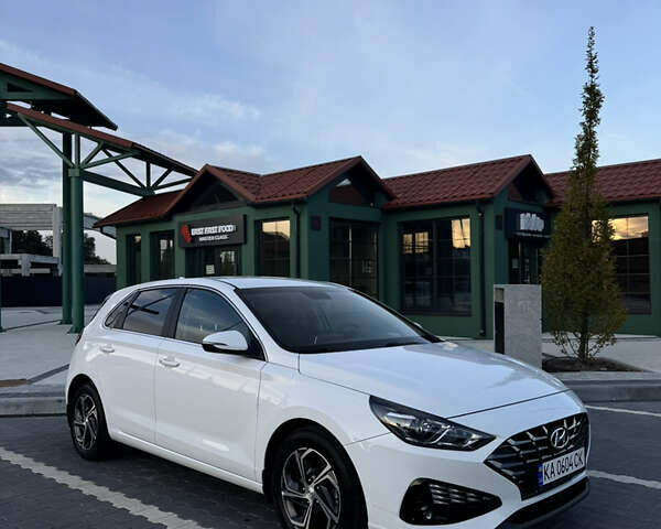 Белый Хендай i30, объемом двигателя 1.5 л и пробегом 44 тыс. км за 17400 $, фото 1 на Automoto.ua