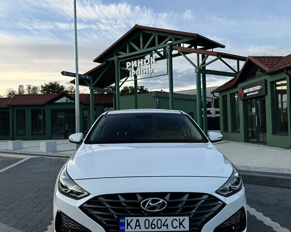 Білий Хендай i30, об'ємом двигуна 1.5 л та пробігом 42 тис. км за 17500 $, фото 2 на Automoto.ua