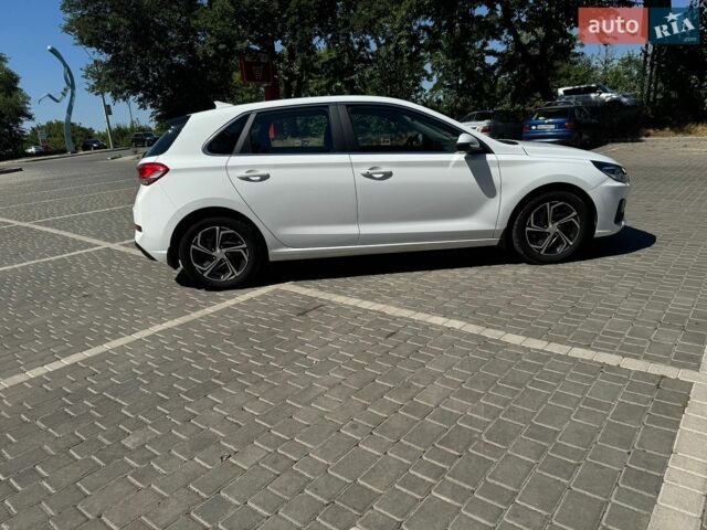 Білий Хендай i30, об'ємом двигуна 1.5 л та пробігом 78 тис. км за 17000 $, фото 19 на Automoto.ua