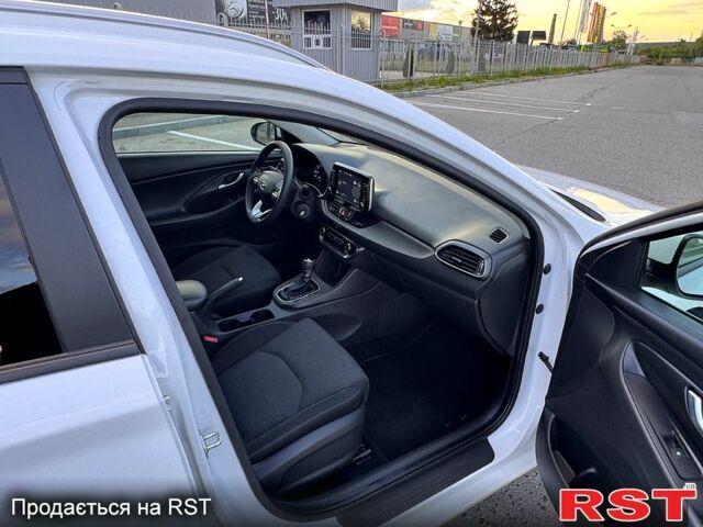 Білий Хендай i30, об'ємом двигуна 1.5 л та пробігом 37 тис. км за 15200 $, фото 10 на Automoto.ua