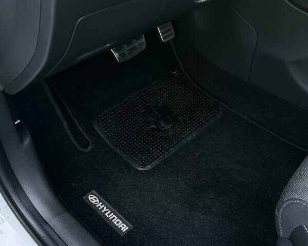 Білий Хендай i30, об'ємом двигуна 1.5 л та пробігом 42 тис. км за 17500 $, фото 13 на Automoto.ua