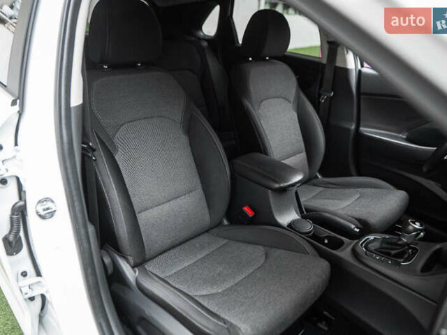 Белый Хендай i30, объемом двигателя 1.5 л и пробегом 74 тыс. км за 18500 $, фото 48 на Automoto.ua